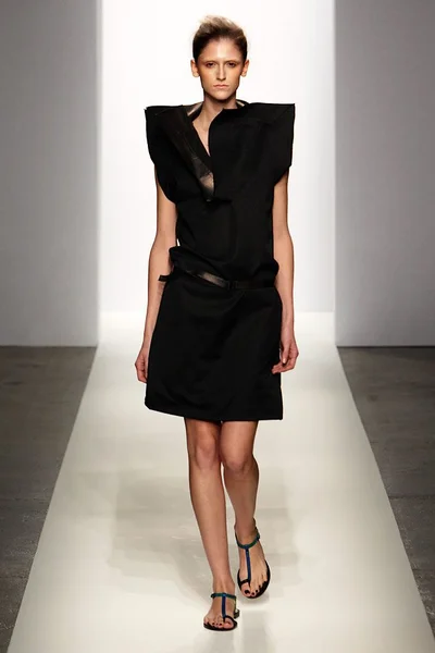 Look 10